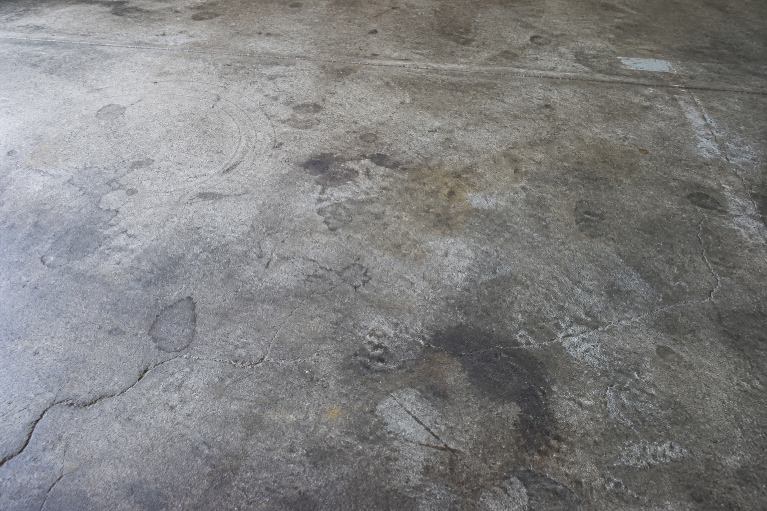 Glossy full-flake epoxy garage floor after polyaspartic seal coat by Prime Epoxy Flooring Montreal